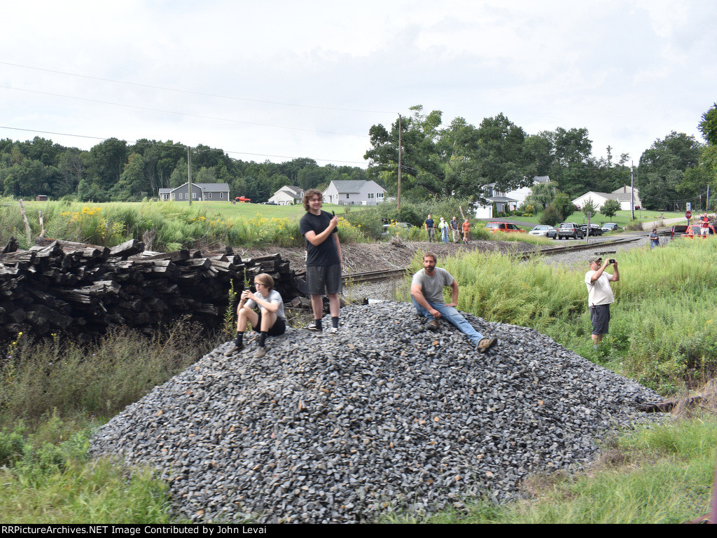 Passing Mahanoy Junction around Barnesville as a group of railfans record us